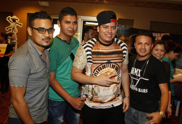 Con mucha expectación llegó ‘Un loco verano catracho’