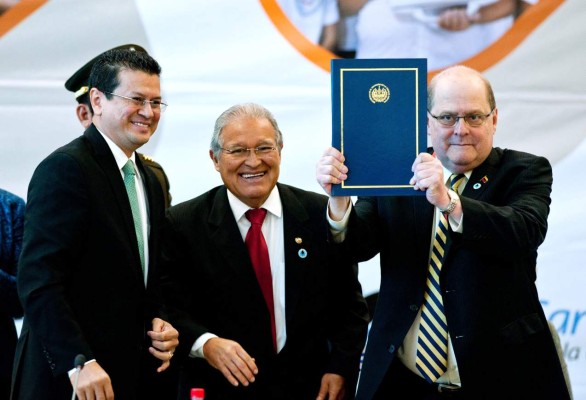El Salvador admitido en Petrocaribe