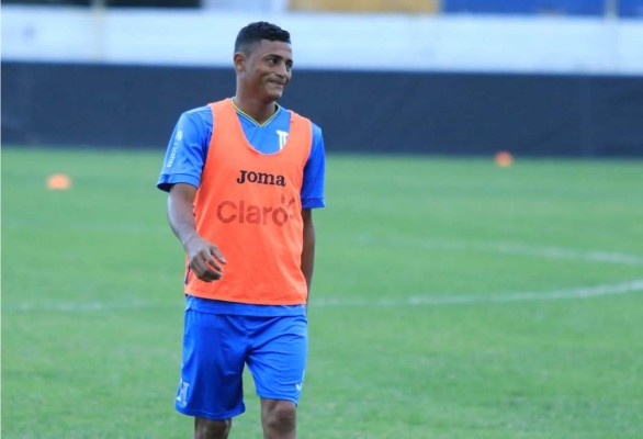 Danery Barralaga sustituye a Arnold Peralta en la Bicolor