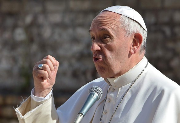 Hombre le cuelga el teléfono al Papa... ¡dos veces!