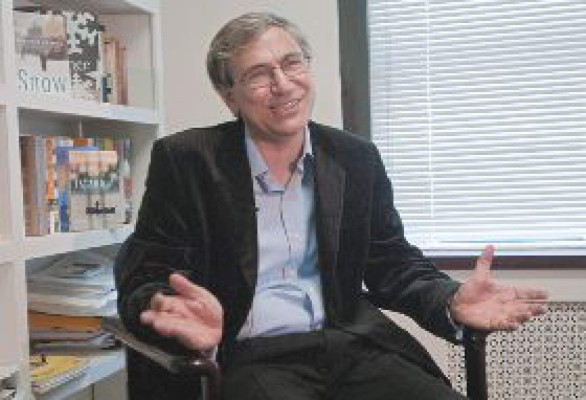 Turco gana Nobel de Literatura