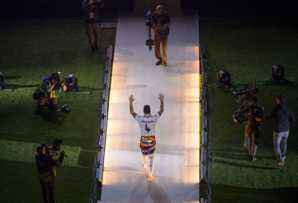 Júbilo blanco por la Décima en el Santiago Bernabeu