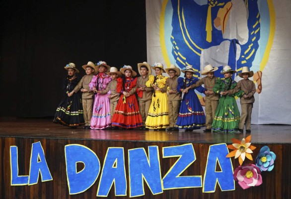 Primer encuentro de danza folklórica EIS