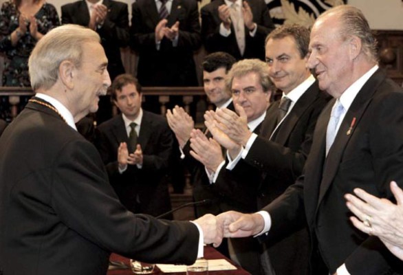 Juan Gelman recibe el premio Cervantes de Literatura