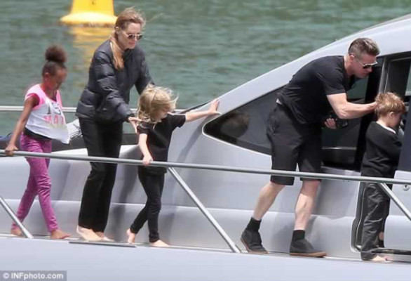 Angelina Jolie y Brad Pitt de vacaciones con sus hijos