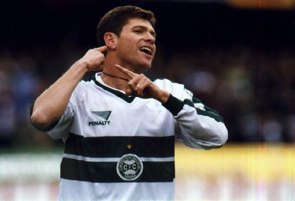 Muere por covid-19 el exfutbolista brasileño Cléber Arado