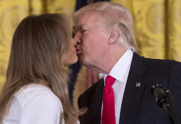 El desplante de Trump a Melania que causa indignación en EUA
