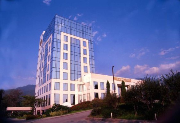 Tres tras las acciones de Banpaís