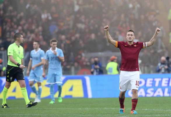 Derbi romano finaliza empatado con Totti como figura
