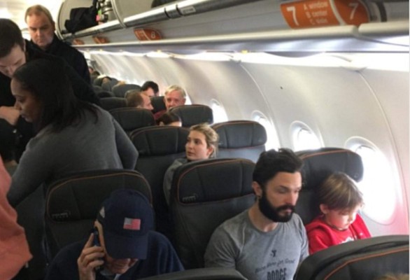 Expulsan a pasajero de un avión por insultar a Ivanka Trump
