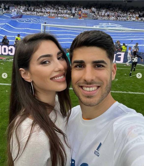 Sandra Garal - La novia de Marco Asensio lo felicitó con un cariñoso mensaje. “Enhorabuena mi amor. Mereces todo lo que bueno que te pase mi campeón, eres único. Siempre a tu lado, te amo”.