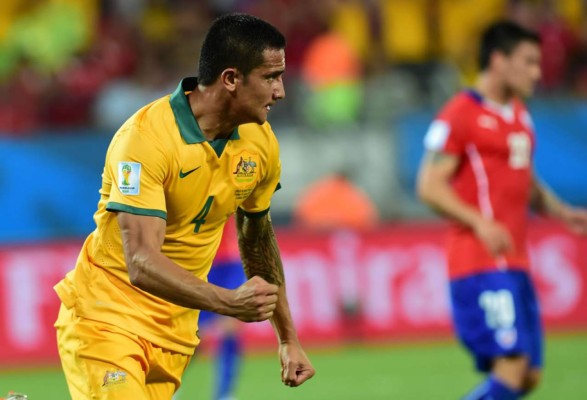 Chile sufre para derrotar a una combativa Australia en su debut