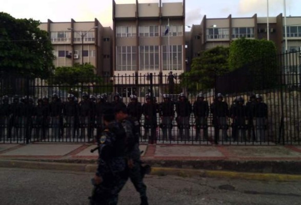 Militarizan la Corte Suprema por juicio contra David Romero