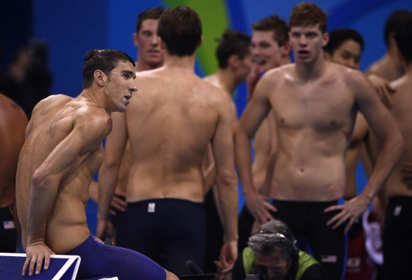 Phelps suma 25 medallas tras lograr el oro en los 4x200 libre