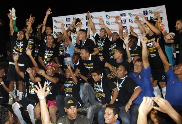 El Honduras Progreso golea al Juticalpa y es de Primera División