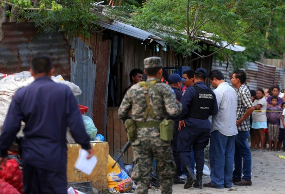Mareros ingresan a una casa y matan a una mujer frente a su esposo y su hijo de 2 años
