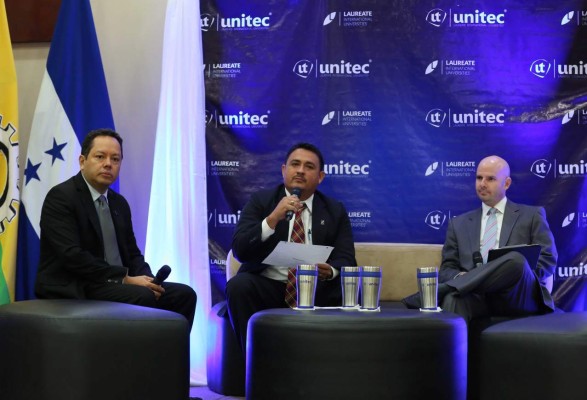 Discuten estrategias para impulsar la competitividad