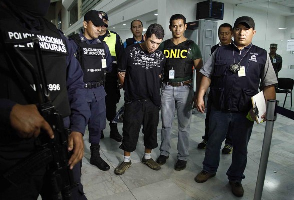 Violador 'Loco Hugo' llega deportado al aeropuerto de San Pedro Sula