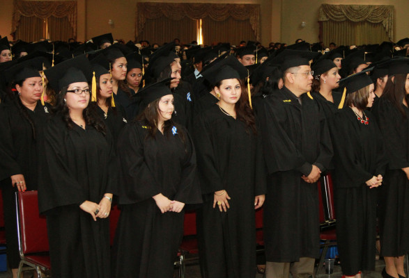 Universidad del Valle de Sula gradúa 342 nuevos profesionales