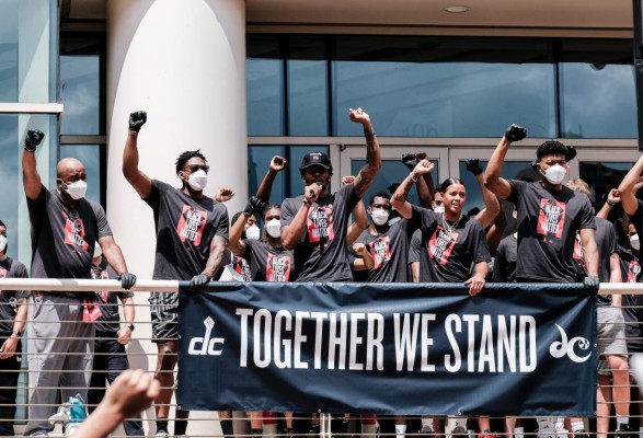 Estados Unidos conmemora el fin de la esclavitud en medio de tensiones raciales