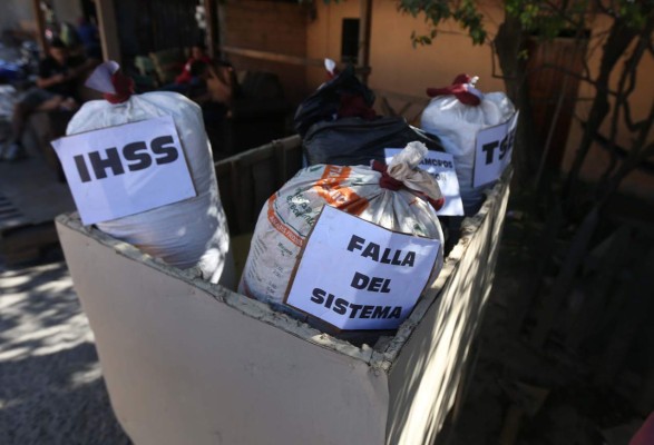 Todo listo para la tradicional quema de monigotes