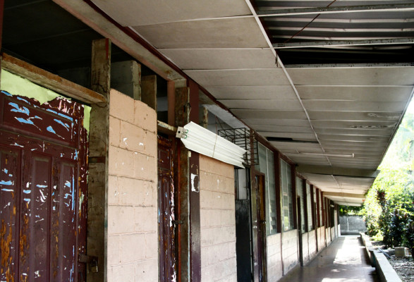 Escuelas emblemáticas de San Pedro Sula, a clases en medio de ruinas