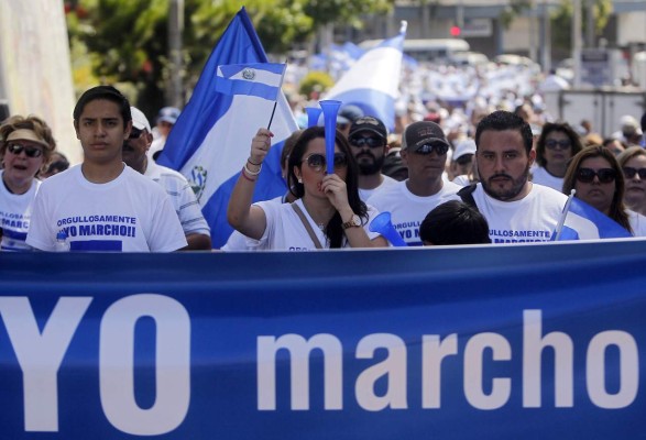 Salvadoreños protestan contra extradición de militares