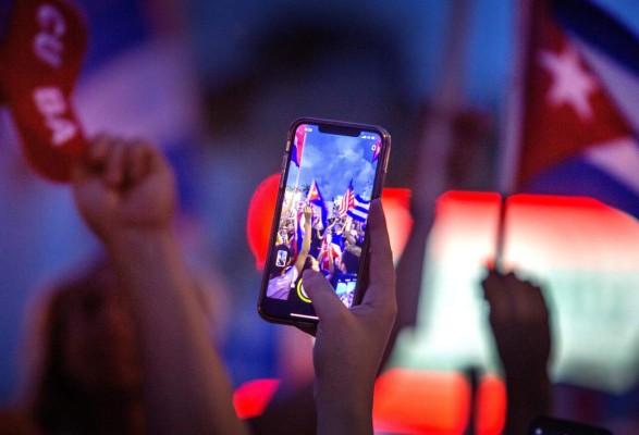 ¡Culpa de Twitter! Régimen cubano arremete contra las redes sociales por las protestas