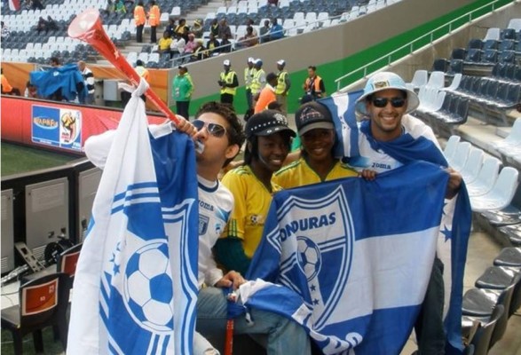 Franc Pérez, un loco por la Bicolor hondureña