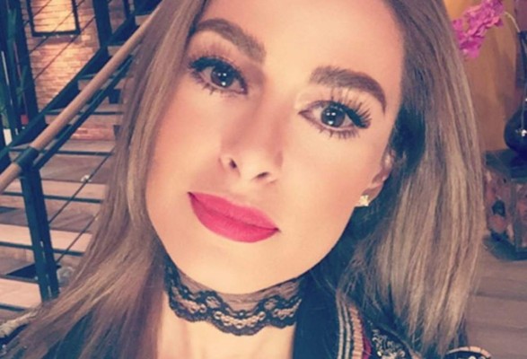 Galilea Montijo comparte foto de sus pies y se burlan