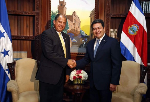 Presidente electo de Costa Rica se reúne con Juan Orlando Hernández
