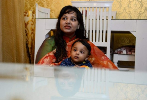 Mujeres luchan en India para romper el tabú de amamantar en público