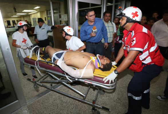 Rescatan a 3 obreros soterrados por alud en Talanga