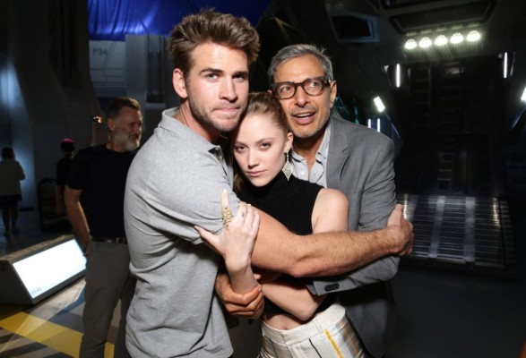 Liam Hemsworth tiene un romance con Maika Monroe