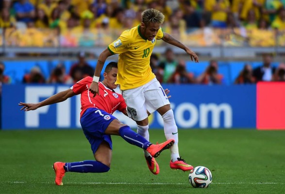 Neymar le ganó el duelo a Alexis Sánchez