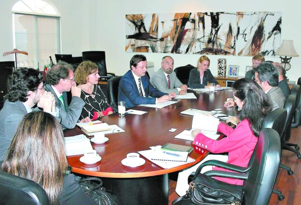 Maccih escucha a políticos y al Consejo Anticorrupción