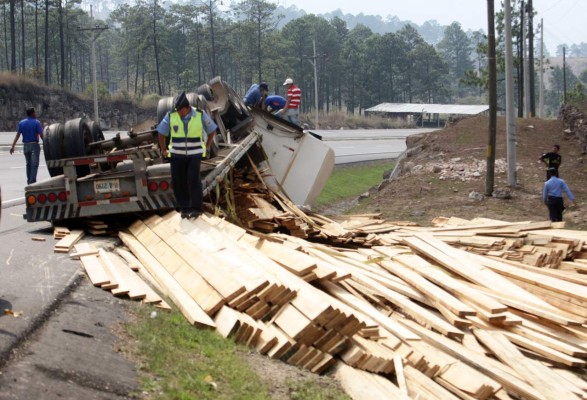Ultiman a indigente dentro de un campo de golf