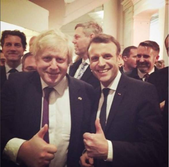 En su carta de renuncia, Boris Johnson estimó que Reino Unido se dirige 'verdaderamente hacia el estatuto de colonia' de la UE y estimó que el sueño del Brexit 'está muriendo'.<br/><br/>En la imagen, Boris junto al presidente francés, Emmanuel Macron.
