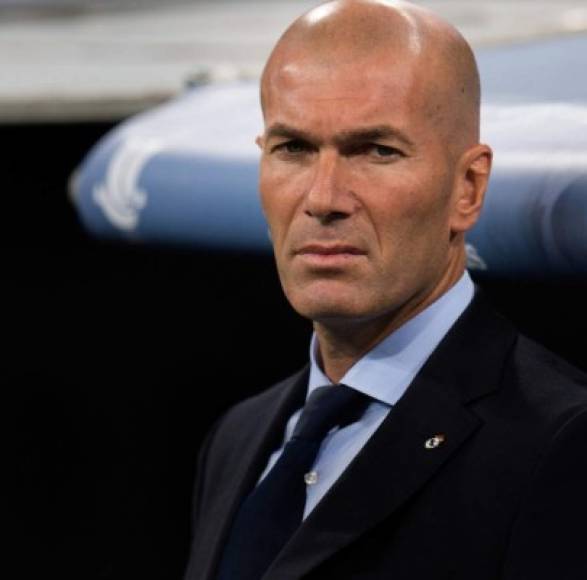 Zidane: El entrenador del Real Madrid estaría valorando ya deshacerse de la BBC y medios informan que en el 2018 planea vender ya sea a Gareth Bale o Benzema. En España señalan que el más fuerte para irse es Benzema.