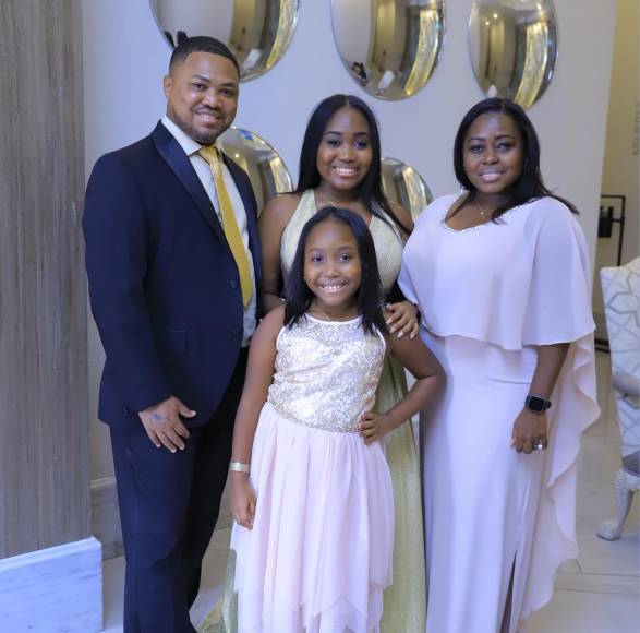 Héctor Ramírez, Keisha Ramírez, Laisha Ramírez y Doris Mena