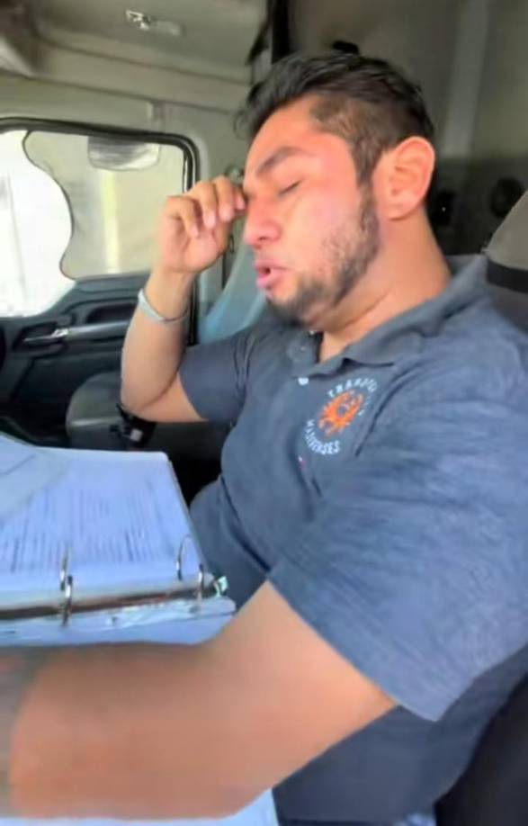 A pesar de que no hubo lesionados, el operador temía perder su empleo, una preocupación que expresó entre lágrimas mientras policías de tránsito resguardaban su unidad.