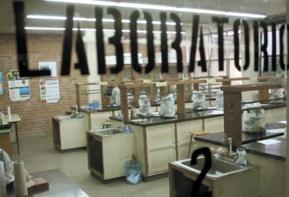 Laboratorios de Unah-vs han estado en abandono