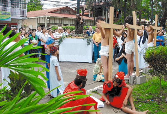Honduras: Teatro popular aviva fervor en días santos