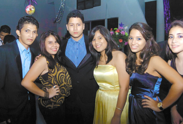 Quince años: alegrías juveniles en Manage