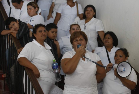 Enfermeras reclamarán en diálogo por despido de unas 500 agremiadas