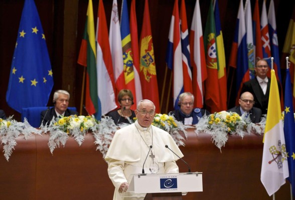 Papa: 'No se puede tolerar que el Mediterráneo se convierta en un cementerio de inmigrantes'