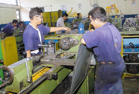 Crean carrera de mecánica automotriz