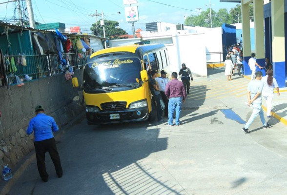 Sicaria mata a ayudante de autobús y hiere a pasajero en Tegucigalpa
