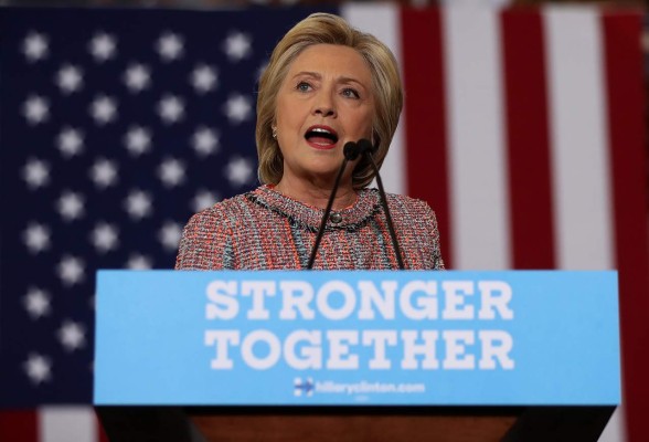 Suenan las alarmas en la campaña de Hillary: pierde terreno y simpatía
