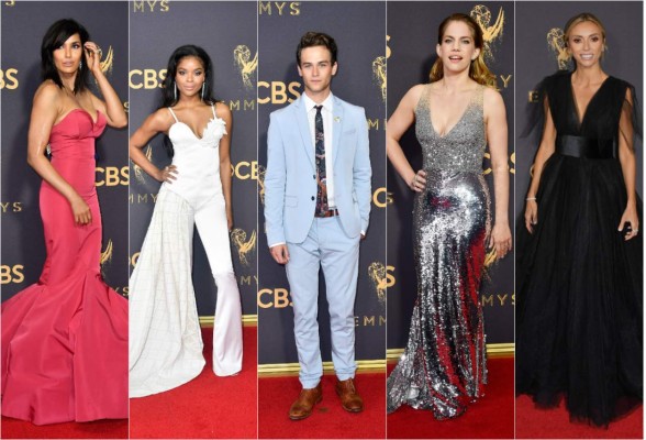 La alfombra roja se llena de estrellas para un Emmy muy político  